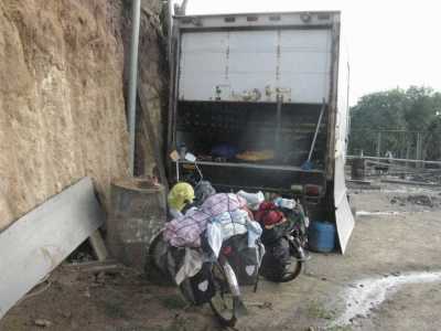 En route  /  Survoje