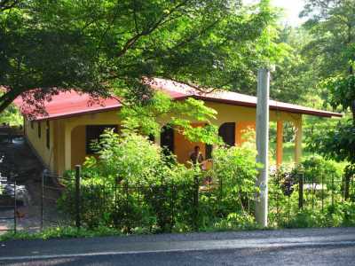 En route  /  Survoje