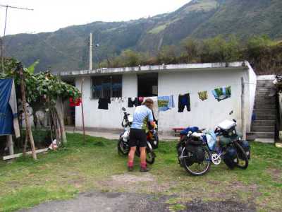 En route  /  Survoje