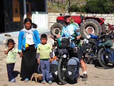 En route  /  Survoje