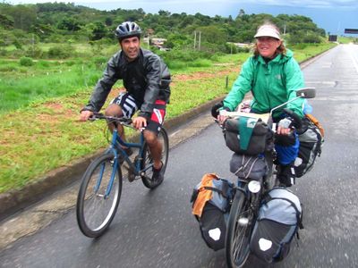 En route  /  Survoje