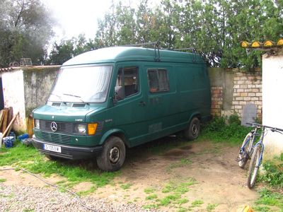 En route  /  Survoje