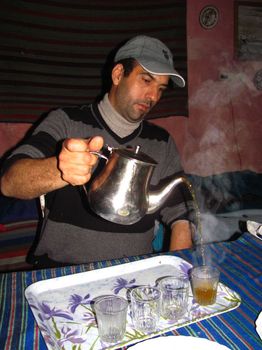 En route  /  Survoje