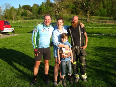 En route  /  Survoje