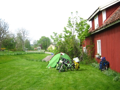 En route  /  Survoje