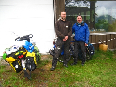 En route  /  Survoje