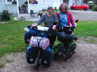 En route  /  Survoje