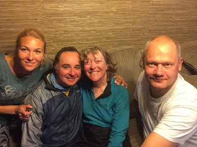 En route  /  Survoje