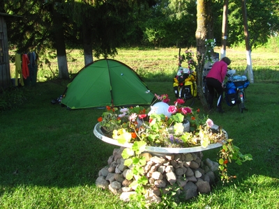 En route  /  Survoje