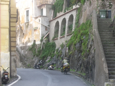 En route  /  Survoje