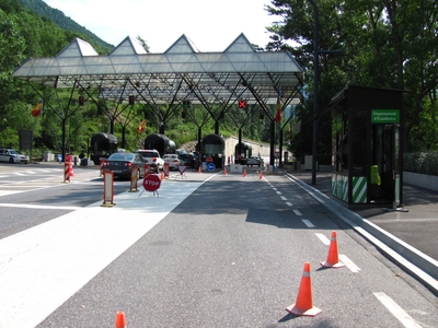 En route  /  Survoje